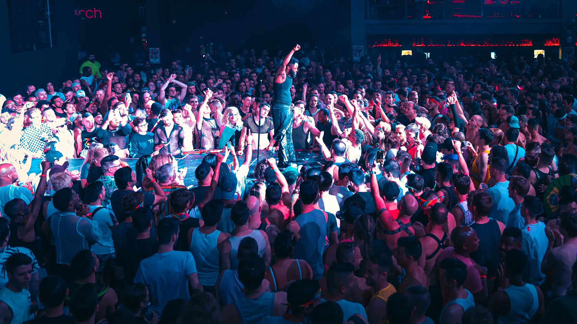 Nightlife-Banner Crowd of people listing to a performer on stage.